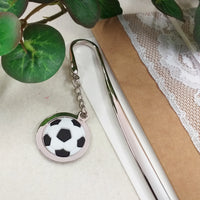 come ricordare una cerimonia di un tifoso con bomboniera utile packaging confezionare segnalibro pallone calcio segnaposto tema sport per Prima Comunione Cresima 18 anni laurea matrimonio