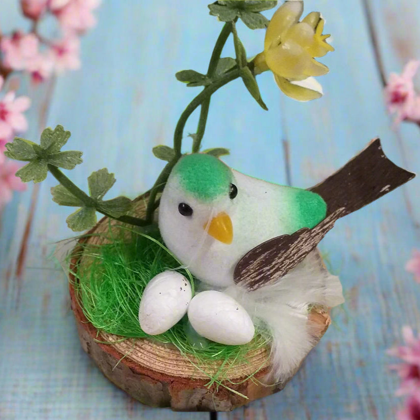 quanto misura confezione segnaposto pasquale uccellino verde ovetti fiori e tronco legno corteccia riempitivo paglietta verde sisal uso packaging chiudipacco regalo