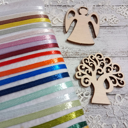 ciondoli e colori nastrino per bomboniere battesimo nascita babayshower entro 1 euro con ciondoli angioletto angelo stilizzato albero della vita in legno shabby chic