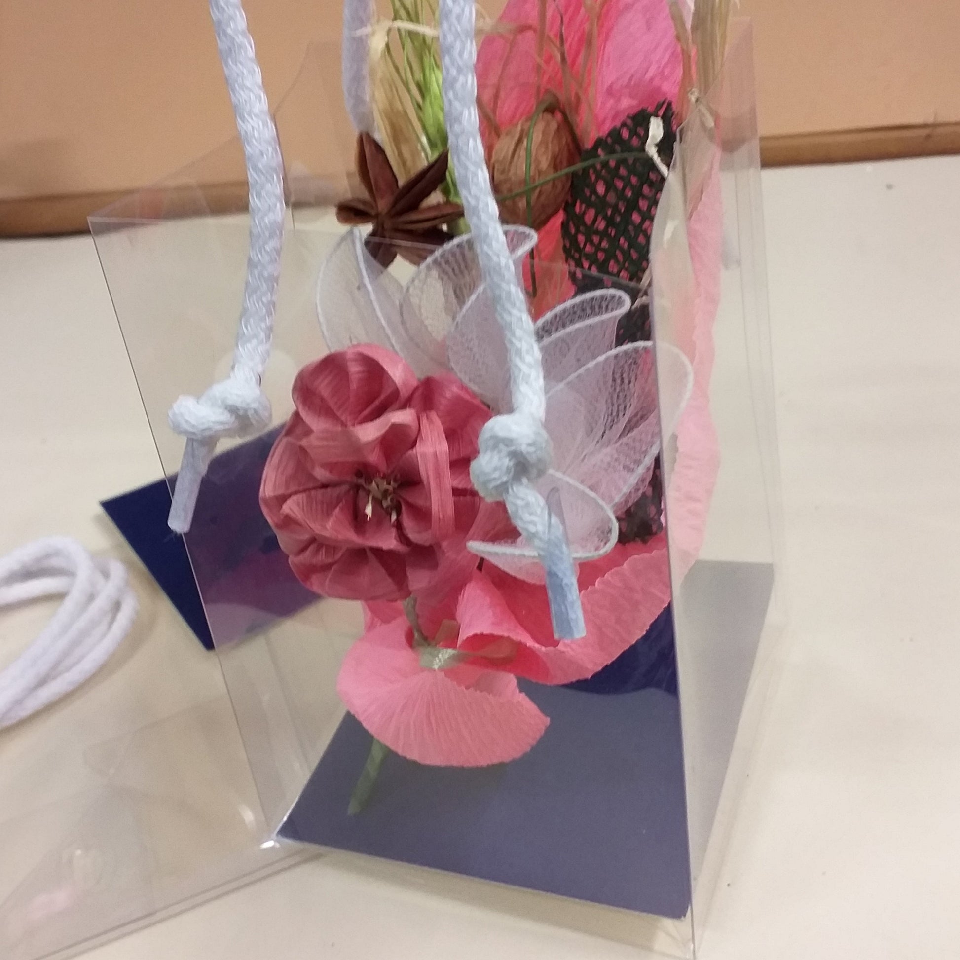 idea con fiori shopper box trasparente con cordini di plastica scatola regalo aperta porta bomboniere per confezionamento gadgets souvenir regalini ricordini packaging fai da te confezioni