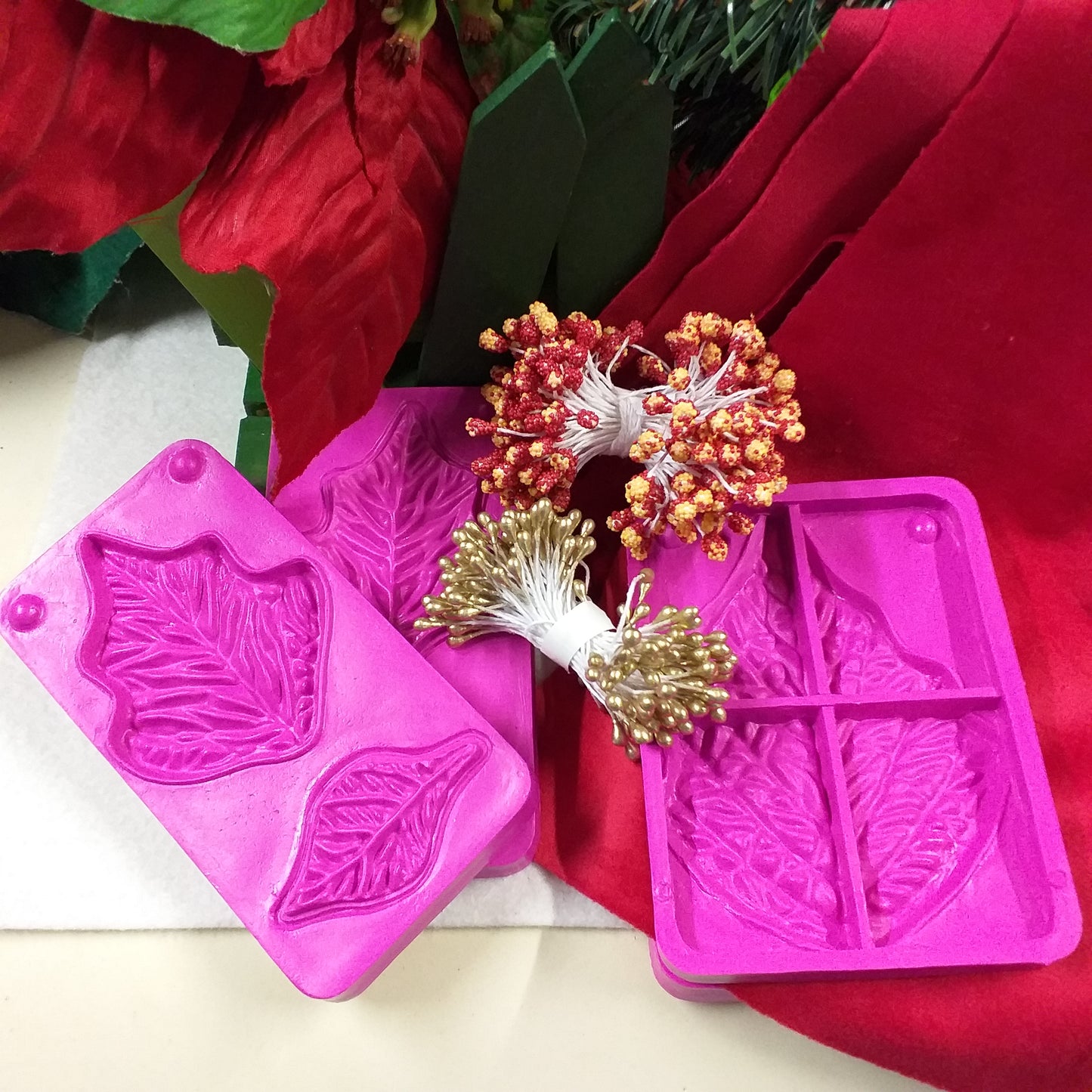 materiale occorrente kit creare con stampi Stafil, velluto Renkalik rosso verde termo-formabile termo-modellabile per stella di natale kit botanica bacche pistilli dorati composizioni floreali