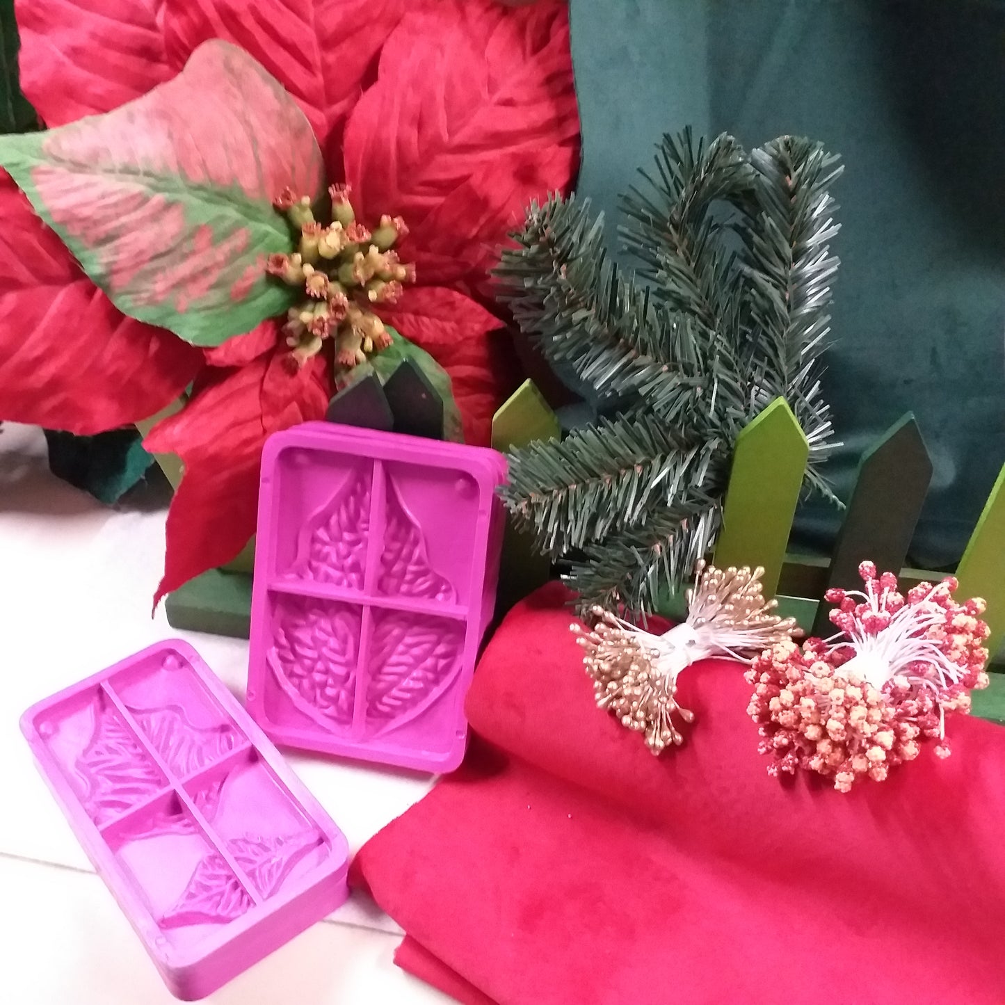 idea fiori artificiali creare con stampi Stafil, velluto Renkalik rosso verde termo-formabile termo-modellabile per stella di natale kit botanica ramo pino pick bacche pistilli dorati composizioni floreali