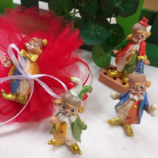 oggettino ricordino pensierino natalizio confezionato confetti sacchettino rosso statuina bomboniera clown pagliacci con pompon coccarda portaconfetti  per ragazzi bimbo maschietto ad uso festa babyshower nascita battesimo compleanno 18 anni laurea