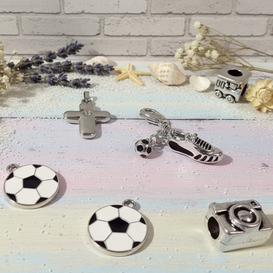 rinnovo vetrina charms ciondoli pendenti bijoux bomboniere stock offerta fine serie tema calcio hobby croce trenino macchina fotografica