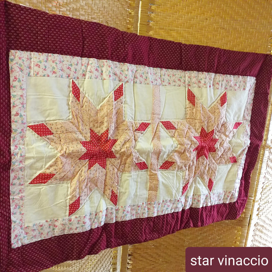 star vinaccio disegno stella bianco fiorellini rosa bordeaux quilt patchwork tappeto piccolo economico scendiletto per salotto cucina soggiorno copertina divano sala giochi bambini