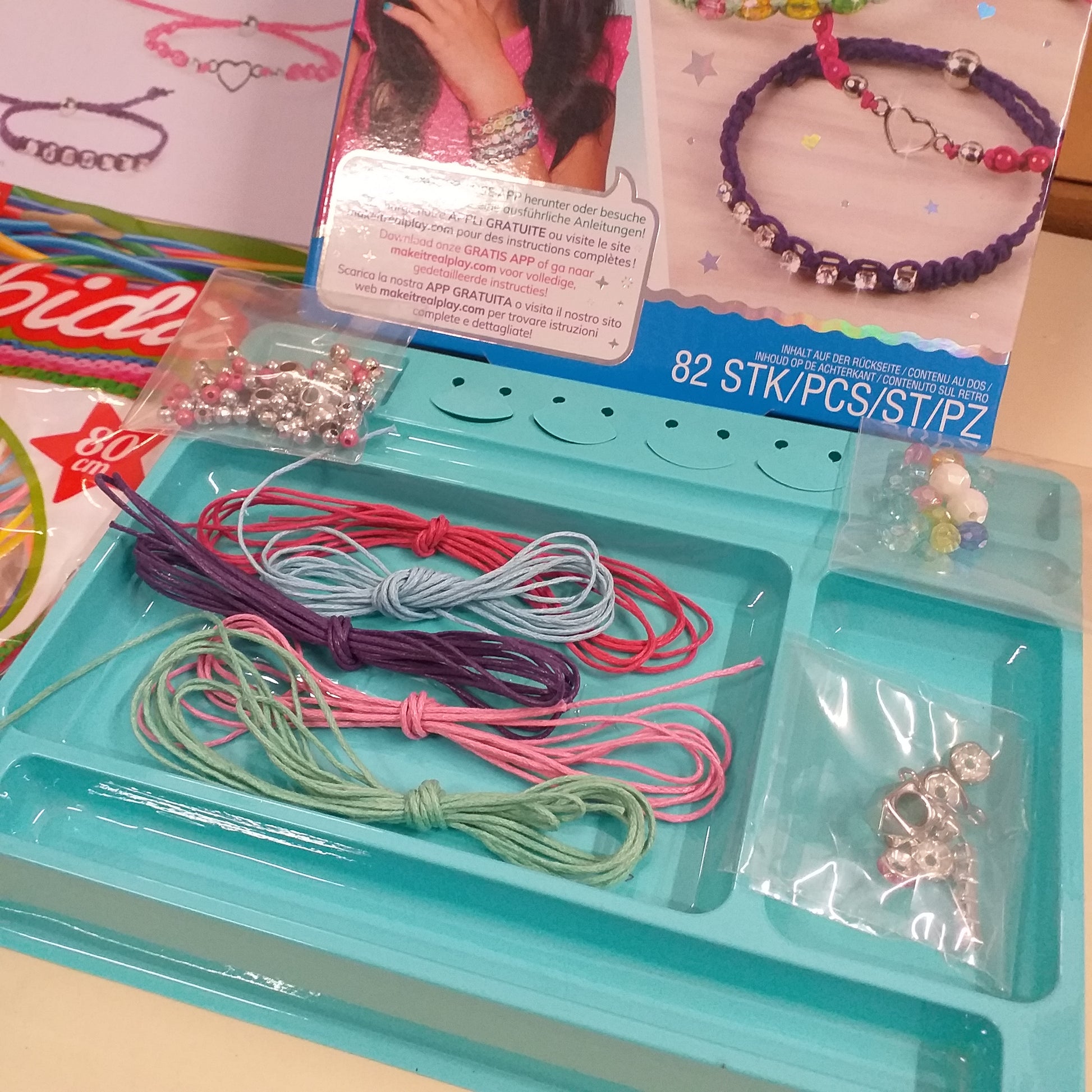 tavoletta creativa kit perline manuale istruzioni schemi creare gioielli bijoux perle gemme cordino fili nodi scoubidou di plastica colorati o cordoncini cotone cerato