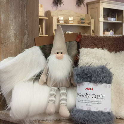 shop vendita negozio online tessuto nastro peluche liscio lungo corto fai da te barba gnomi natalizi elfi del bosco nordici bambole Natale pellicciotto ecologico sintetico stoffa riccioli lanosi grigio bianco marrone