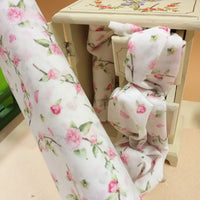 armadio con tessuto stampato elasticizzato a fiori e fiorellini rosa colori pasquali per fai da te fiori bambole di pezza stoffa vetrina negozio online materiali creativi Renkalik hobbistica