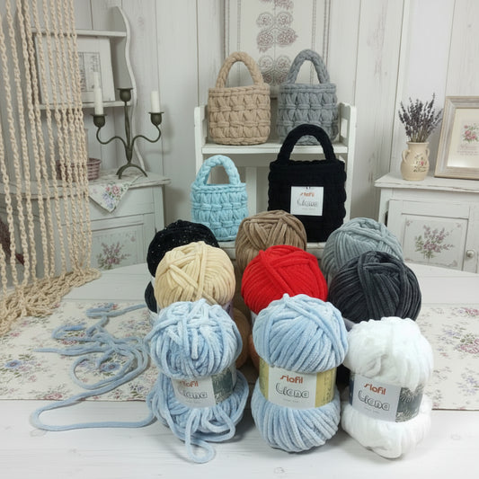 lana ciniglia fettuccia vellutino colori vetrina uso realizzare tende borse uncinetto tappeti cuscini cappelli berretti stole scaldacollo copertine bebè 