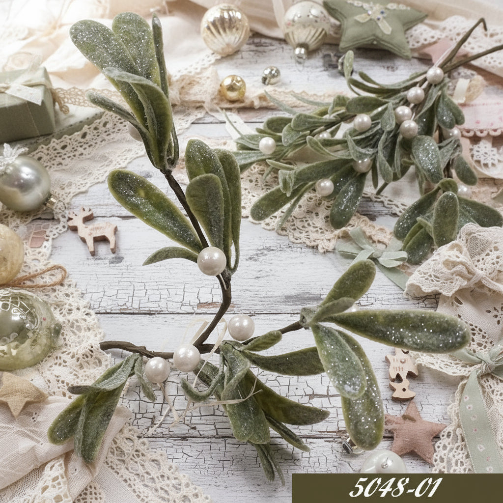 vischio con perle rami finti ghiacciati glitterati brillantini bacche bianche foglie piante artificiali natalizie decorative botanica Natale, uso composizioni fiori addobbi decorazioni albero