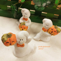 shop zucche fantasmini terracotta coccio bianco arancio uso oggettini pensierini ricordini regalini chiudipacco vetrina halloween decorazioni albero autunno