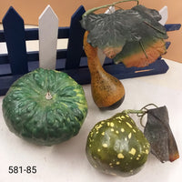 assortimento da 3 zucche arancioni verdi con foglie ornamentali finte artificiali decorative uso creare decorazioni halloween vetrine autunnali