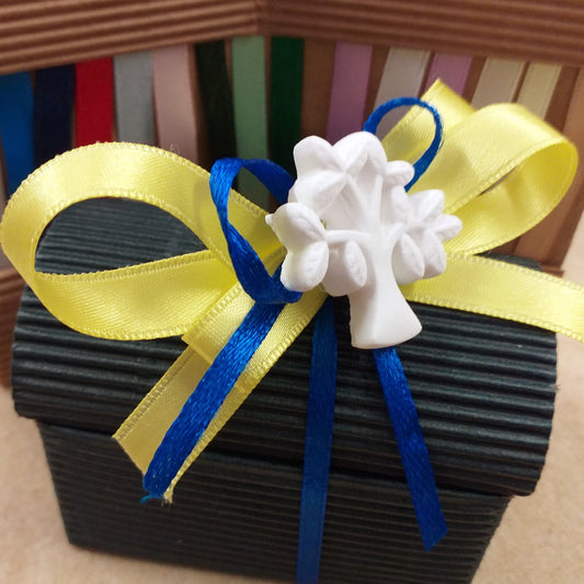 scelta colori squadre di calcio per gessetto albero della vita segnaposto bomboniere Parma giallo blu confezionate confetti vetrina città italiana cultura 