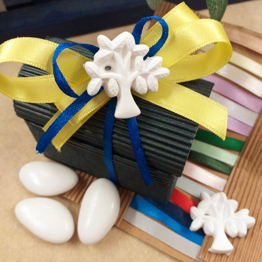 scatolina cofanetto scrigno scelta colori squadre di calcio per gessetto albero della vita segnaposto bomboniere Parma giallo blu confezionate confetti vetrina città italiana cultura