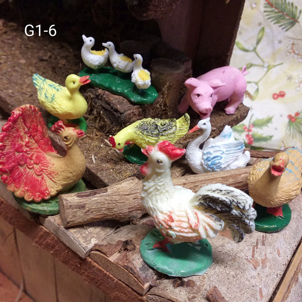 Presepe statuine piccole busta 8 animali da cortile miniatura decorazioni ambientazione mini giardino pollaio galline pavone gallo cigno papere maialino