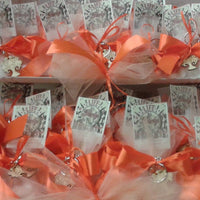 sacchetti bianchi arancio bomboniere albero della vita portachiavi legno confezionate fai da te per compleanno