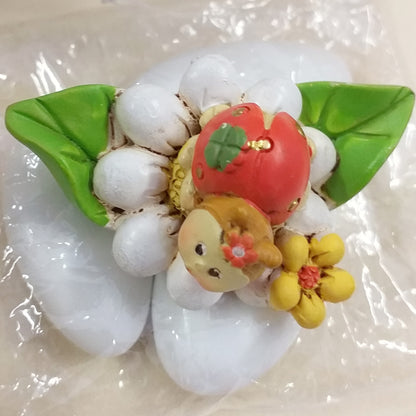 coccinelle portafortuna oggettini su fiore effetto-ceramica bomboniere fai da te e confezionate confetti Battesimo matrimonio laurea comunione