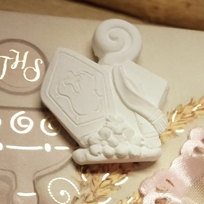 gessetto Mitria Croce gigli pastorale vescovile simboli Comunione Cresima Santo Giorno per bomboniere segnaposto coccarda di nastro uso chiudipacco regalo scatole pensierini maestre catechisti bambini amici
