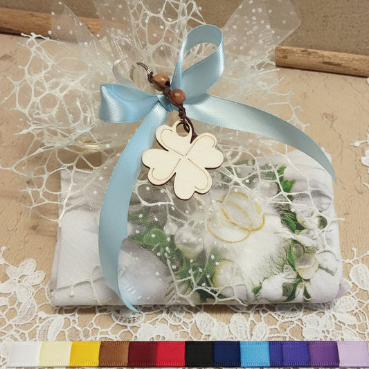 celeste azzurro bimbo maschietto sacchetto bomboniere portachiavi ciondolo quadrifoglio portafortuna nascita Battesimo Comunione matrimonio compleanno confezionato confetti