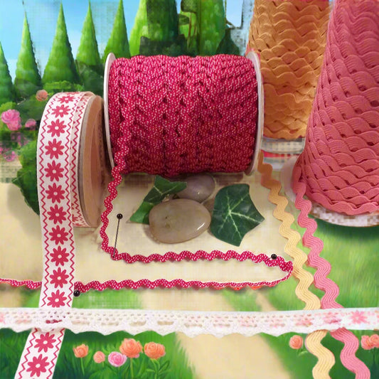 negozio nastro bordura copripunto agramano bordo cucito creativo uso fai da te bambole di stoffa e pezza colori passamaneria natalizia rose fiori pizzo pasquale packaging confezionamento regali Natale