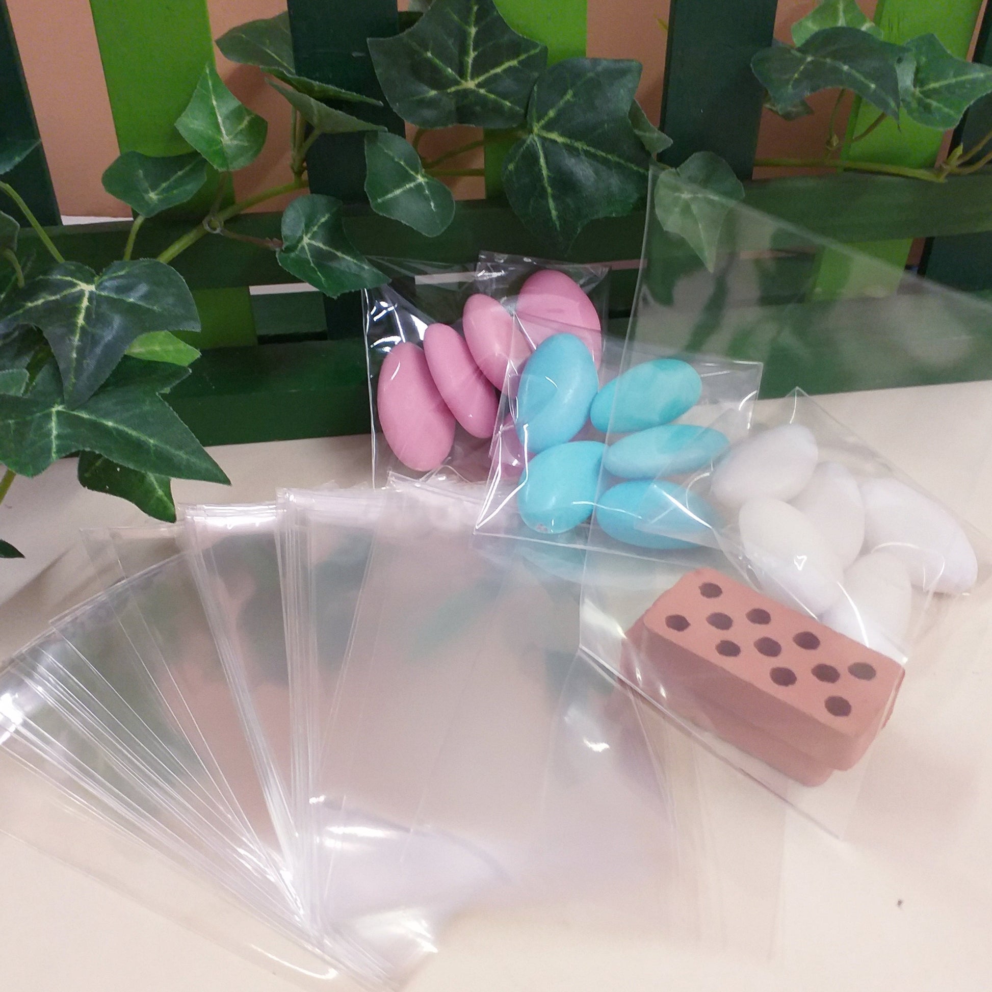 bustine trasparenti di plastica morbida confezionate confetti gusto mandorla cioccolato colori bianchi rosa celeste per bomboniere fai da te con sacchetti portaconfetti economici