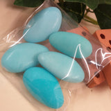 confetti azzurri per bustine trasparenti di plastica morbida confezionate gusto mandorla cioccolato per bomboniere fai da te con sacchetti portaconfetti economici