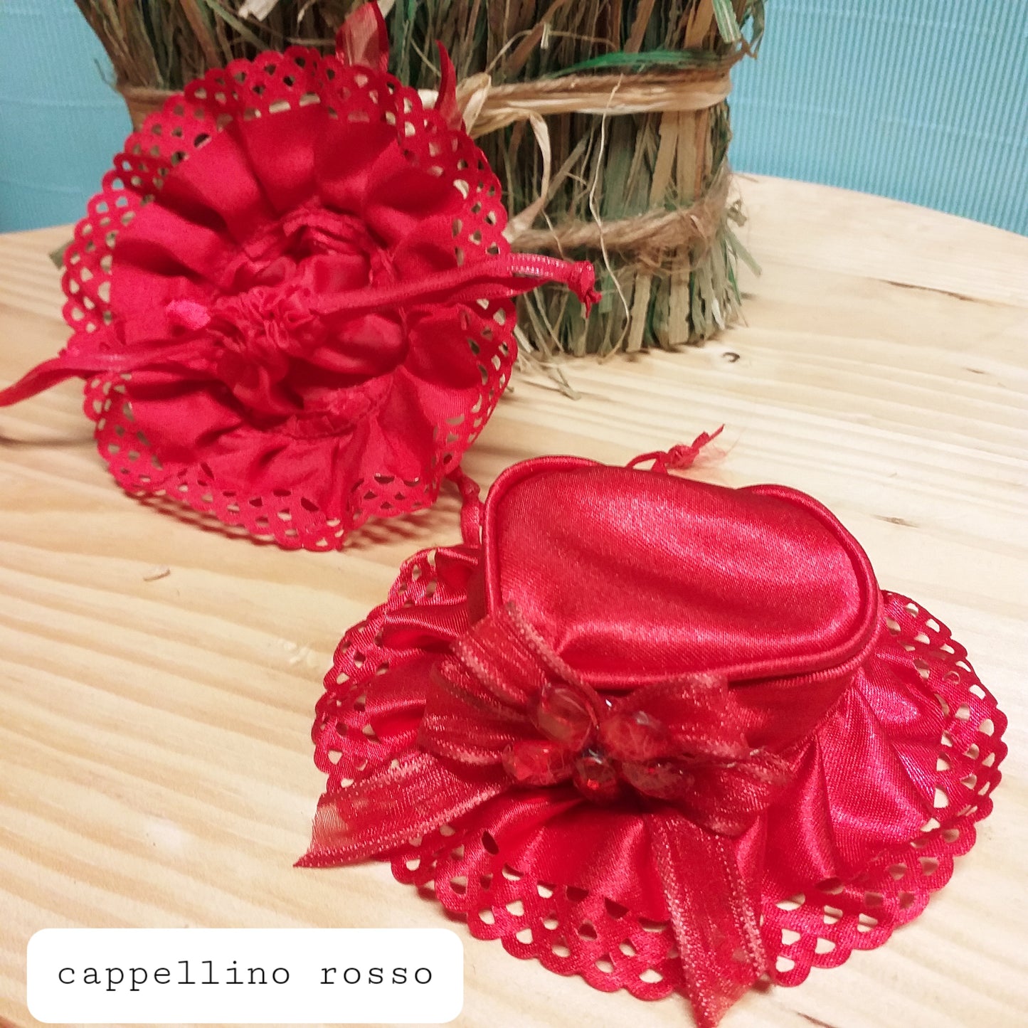 cappellino rosso pizzo raso per confezione regalo san valentino festa della mamma di bijoux packaging gioielleria