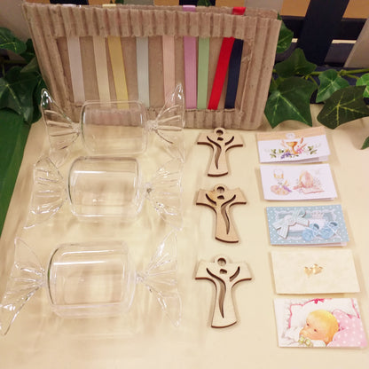 kit fai da te caramella bomboniera sacra religiosa portaconfetti confezionata per Prima Comunione Santa Cresima con nastrini pesca bianchi bigliettino simboli calice ciondolo Tau Croce legno francescana