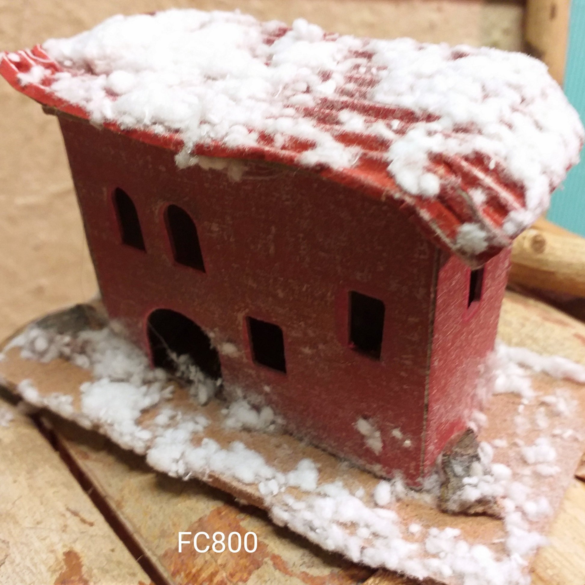 casa rossa presepe fai da te stile napoletano ambienti per scenari base legno cartone tetto innevato casolare agricolo con finestrelle porte per lucine