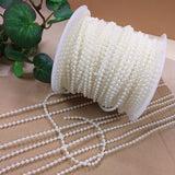 offerta rotolo e vendita metro catenina di filo perline bianche per decorazioni matrimonio torte scenografiche compleanno allestimento addobbi con ghirlanda catena perle