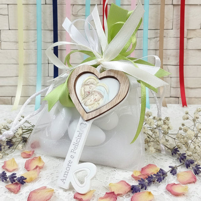 scritta frasi Amore e Felicità su oggettino in packaging sacchetto bianco nastri verde chiaro confezionato confetti bigliettino bomboniera Prima Comunione Santa Cresima Battesimo matrimonio icona Sacra Santa famiglia chiave ricordino religioso