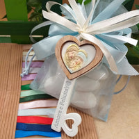 scritta frasi Amore e Felicità su oggettino in packaging sacchetto celeste azzurro per maschietto bambino confezionato confetti bigliettino bomboniera Prima Comunione Santa Cresima Battesimo matrimonio icona Sacra Santa famiglia chiave ricordino religioso
