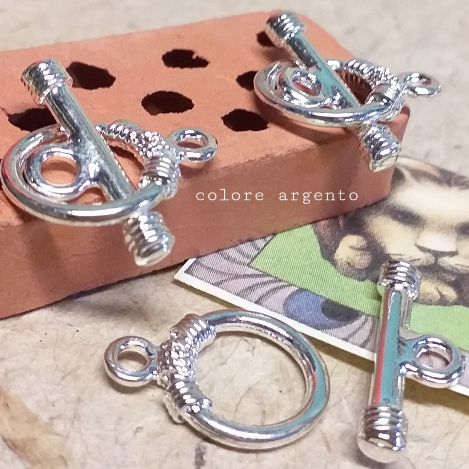 chiusure bigiotteria per cordini cordoncini t-bar barretta bacchetta terminale 19 mm metallo colore argento minuterie per bracciali collane gioielli bijoux stile alamaro