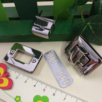 come assemblare componenti colore argento chiusura girello per borse uncinetto artigianali fatte a mano accessori fermagli fibbie da agganciare su borsette fai da te con fettuccia