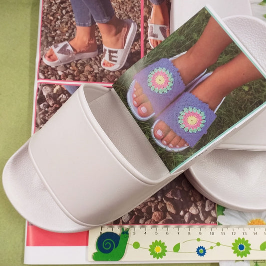 ciabatte estive bianche plastica similpelle da decorare con lustrini paillettes perline mattonelle granny uncinetto per mare spiaggia piscina