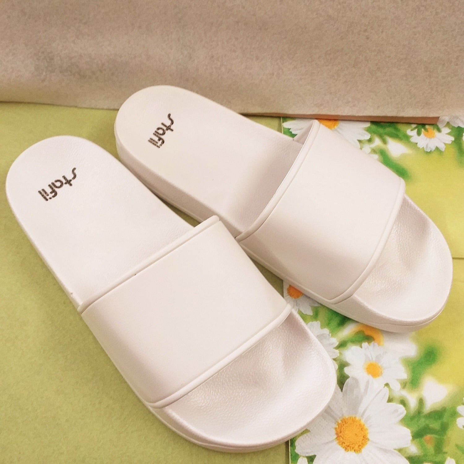 ciabatte estive bianche plastica gomma stafil similpelle uso decorare con lustrini paillettes perline mattonelle granny uncinetto per mare spiaggia piscina