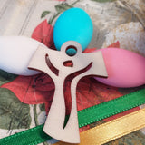 Croce Tau ciondolo legno per segnaposto bomboniere aprifesta confetti colorati