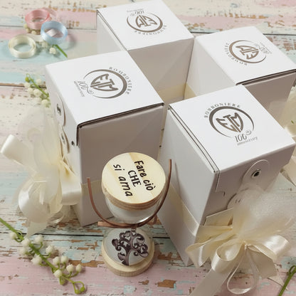 Colore panna avorio oggettistica da regalo e bomboniera uso confezionamento confetti clessidra vetro legno frasi stampate con scatola bianca packaging confezionare tulle nastro bigliettino prima comunione bambino maschietto