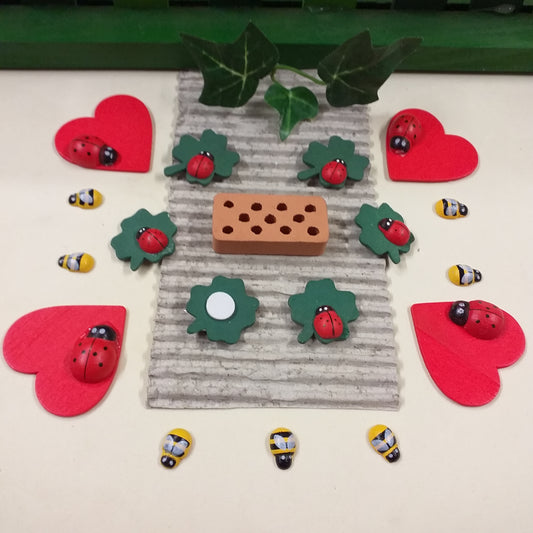 Coccinelle decorative cuori di legno apette Quadrifoglio portafortuna accessori decorazioni hobby fai da te creativi bomboniere packaging San Valentino confezioni regalo particolari