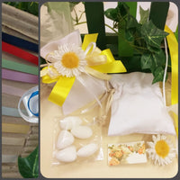 scelta colori kit sacchettini bianchi bomboniere margherite fiori decorazioni per fai da te con confetti matrimonio Battesimo Prima Comunione Santa Cresima