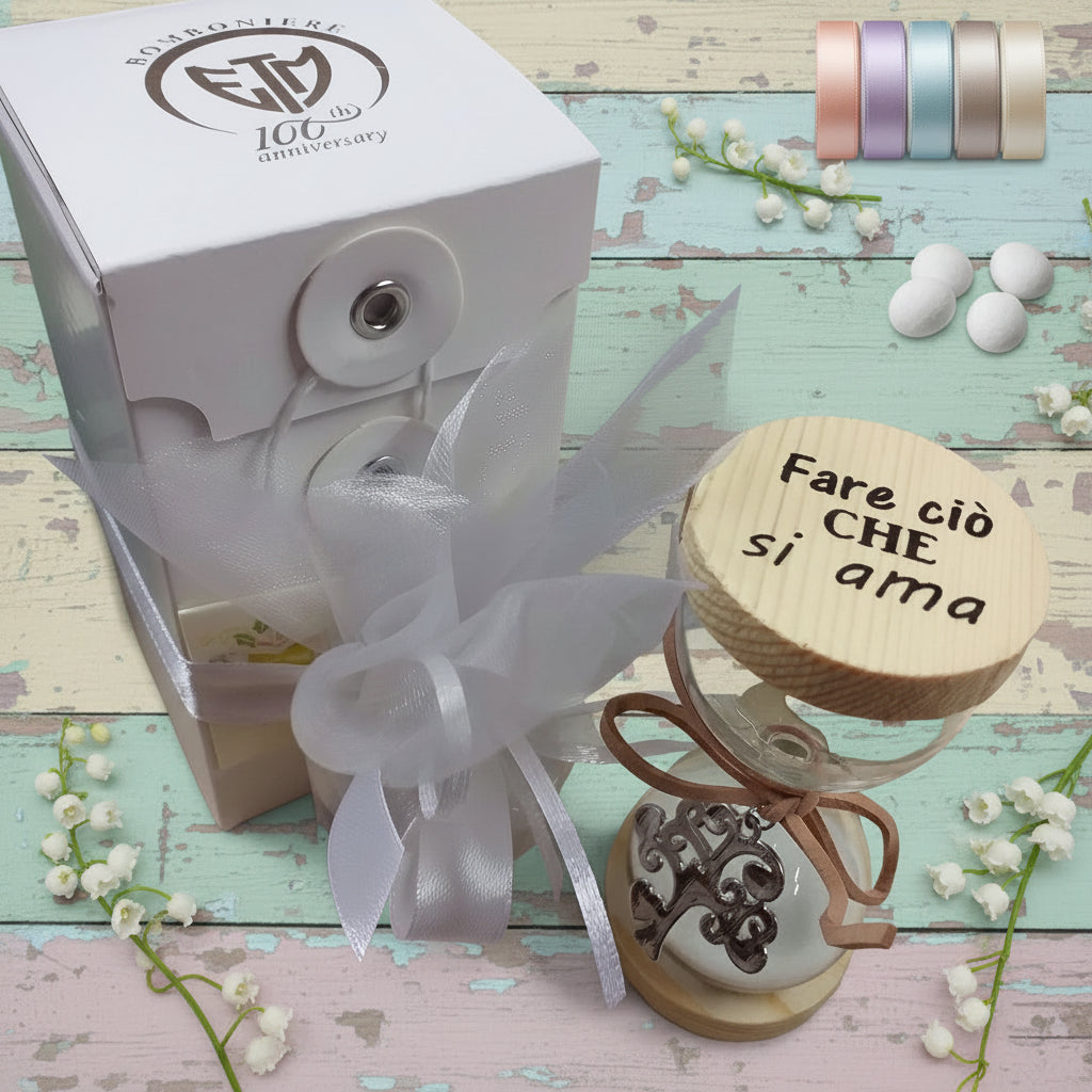 oggettistica da regalo e bomboniera uso confezionamento confetti clessidra vetro legno frasi stampate con scatola bianca packaging confezionare tulle nastro bigliettino prima comunione