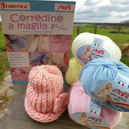 kit libretto manuale con filato anallergico lana baby soft Merino idee modelli principianti istruzioni schemi foto tutorial corredino bebè neonato taglie 0-12 mesi