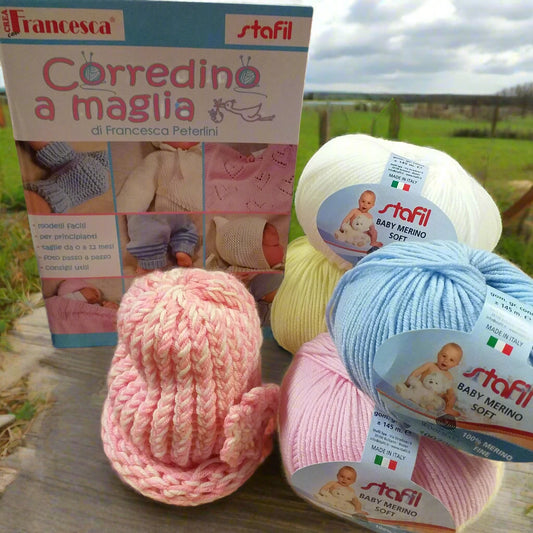 kit libretto manuale con filato anallergico lana baby soft Merino idee modelli principianti istruzioni schemi foto tutorial corredino bebè neonato taglie 0-12 mesi