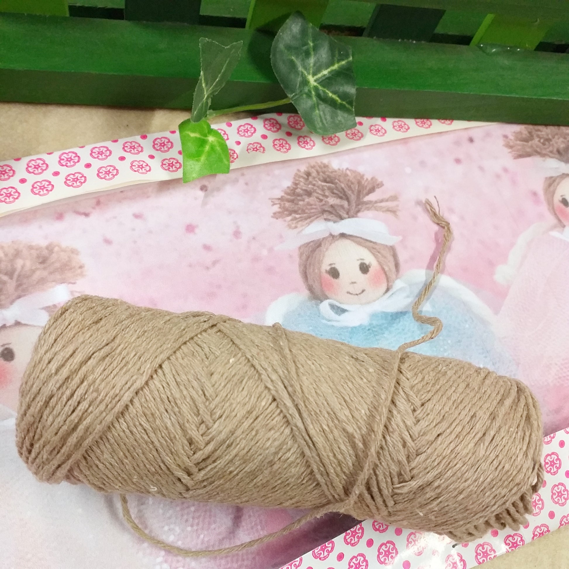 idea creare bambole di pezza stoffa capelli con cotone riciclato re-cotton stafil green filato biologico ecologico cammello uso uncinetto e lavori a maglia cestini tappeti