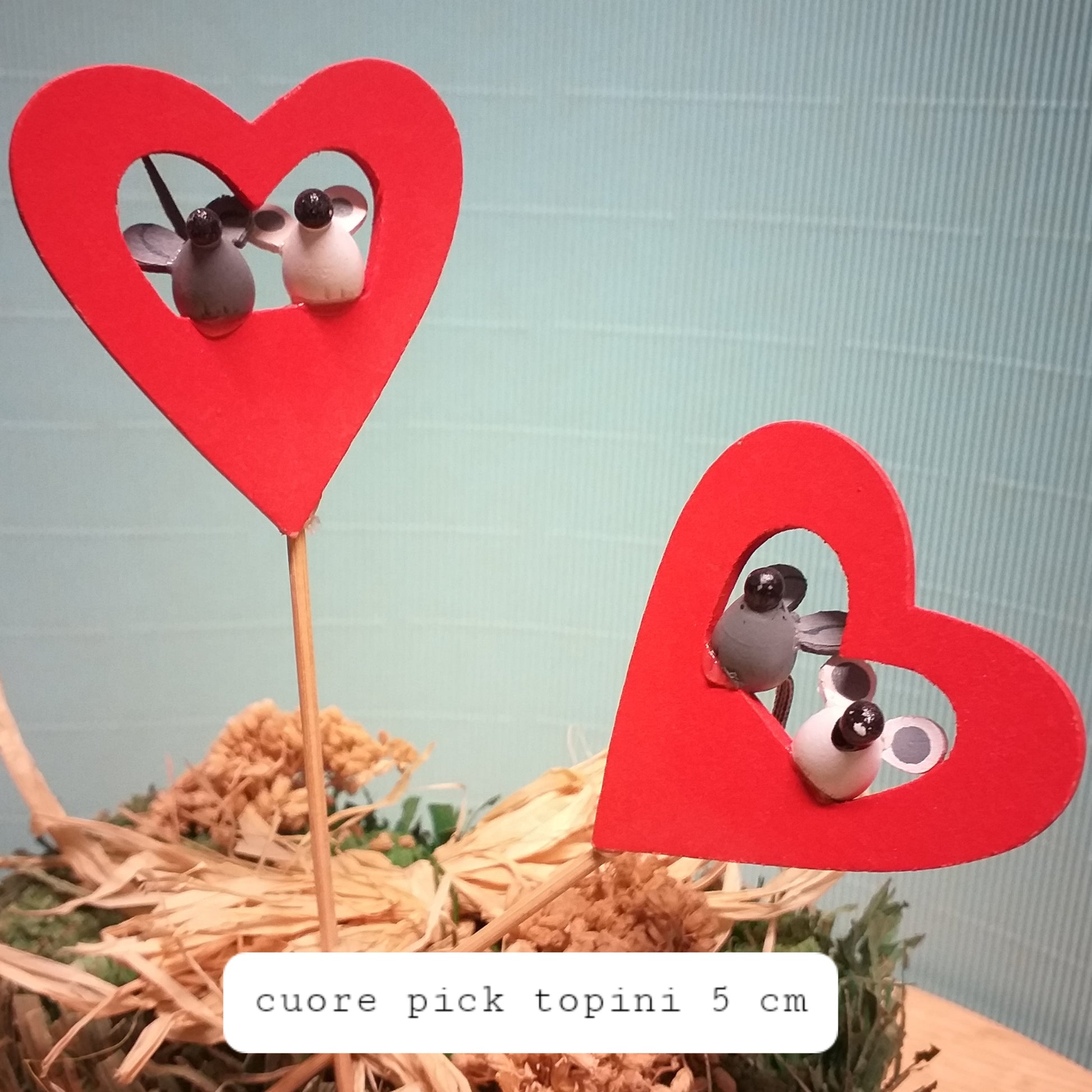 topini innamorati in cuori rossi 5 cm pick per fiori e fioristi San Valentino festa della mamma colorati legno 5 cm vetrinistica confezione regalo packaging