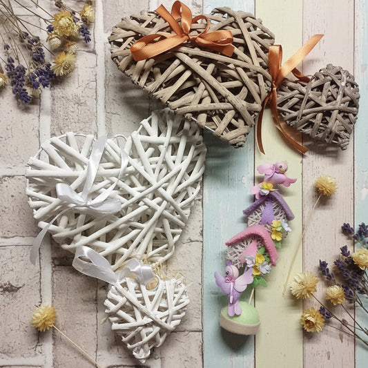 cuori vimini rattan viticcio midollino salice e cuoricini 8 cm bianchi marroni naturali da decorare e appendere per fuoriporta, idea pasquale creare casette uccellini della primavera