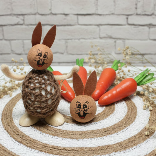 addobbi decorazioni Pasqua fai da te con faccine dipinte disegnate di coniglietti Bunny animaletti mini carote verdura finta artificiale vetrina negozio shop online