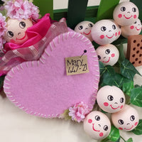 idea bambolina pigottina pannolenci feltro rosa tessuto stoffa da creare con faccina viso stampato disegnato dipinto su ovatta pressata capelli di fiori