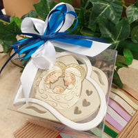 blu indaco notte bianco Santa Sacra Famiglia icona religiosa moderna stilizzata Emotion forma doppio cuore 8 cm con cuoricini beige panna colori confezione come bomboniera Battesimo Comunione Cresima matrimonio