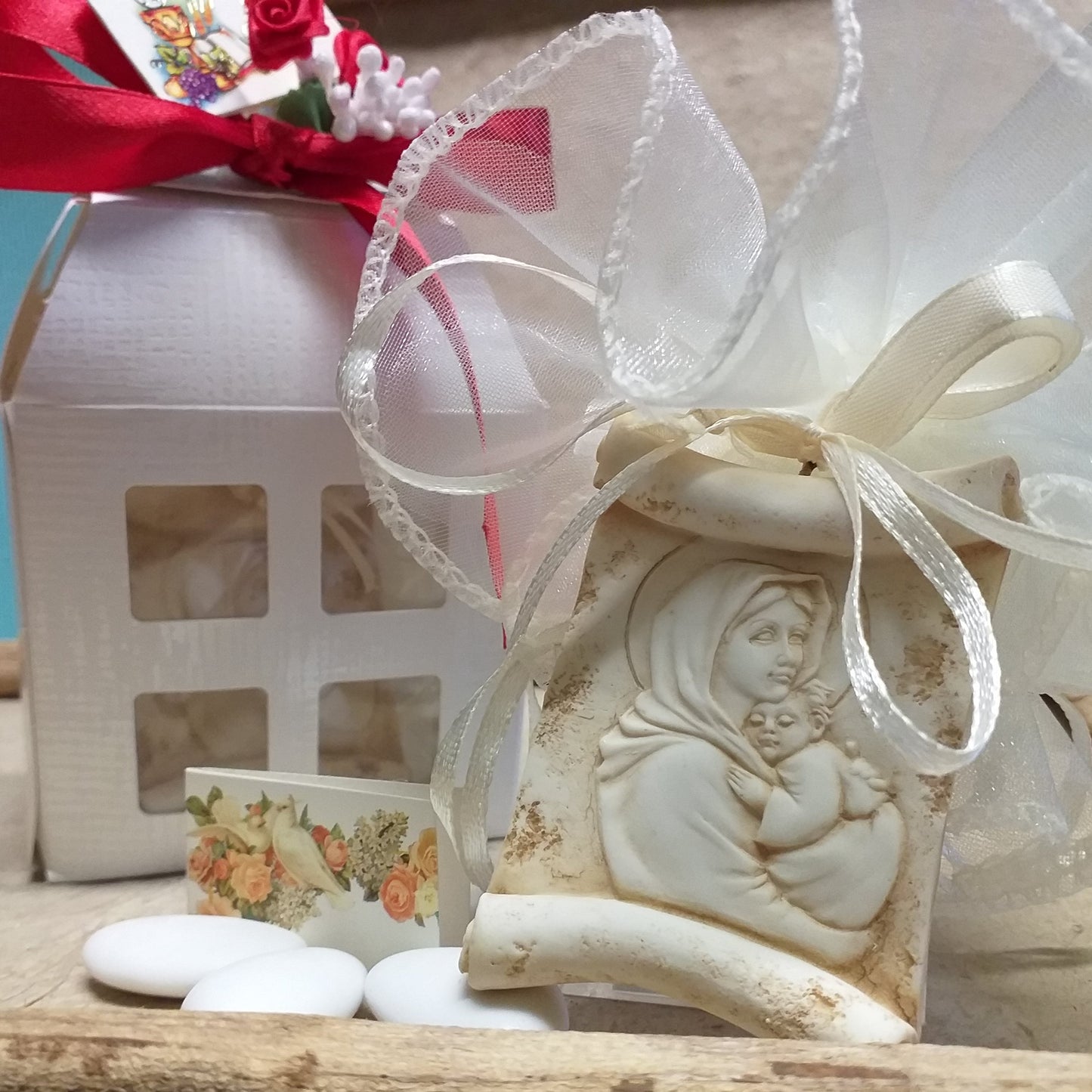 Icona Maternità bomboniere sacre Battesimo matrimonio Comunione Cresima e fai da te o confezionata rosso bianco panna fiori fruttini sacchettino tulle confetti bigliettino